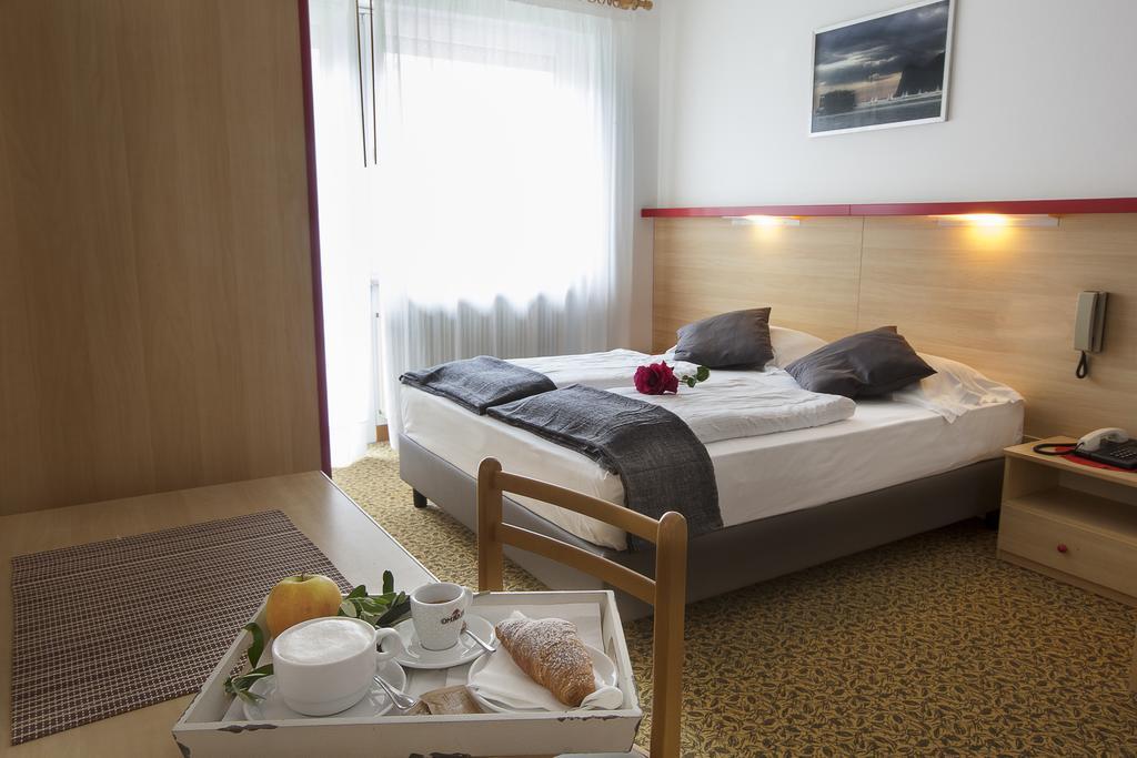 Park Hotel Eden Torbole Sul Garda Exterior photo